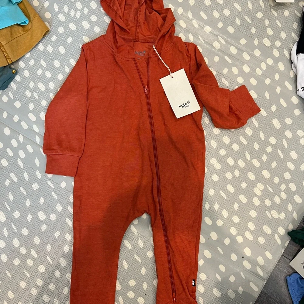 Kyte BABY Onesie - Picture 1 of 2